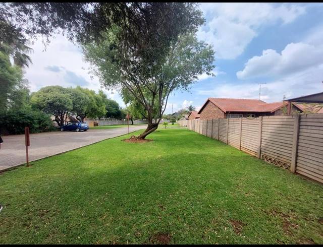 2 BEDROOM TOWNHOUSE FOR SALE IN HIGHVELD